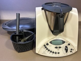 Thermomix TM31 con libros de cocina