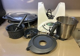 Thermomix TM31 con libros de cocina