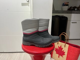 Botas de agua Decathlon grises y rosas