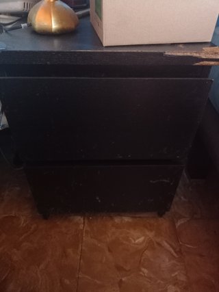 Mesita de noche negra