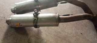 Escapes Yamaha R1 2005