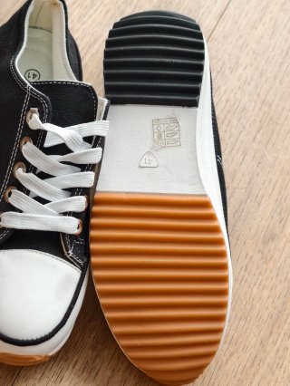 Zapatillas negras y blancas talla 41