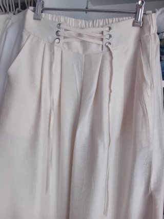 Pantalón ancho y regalo  2 prendas como nuevas