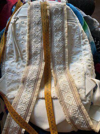 Mochila Desigual crema bordada
