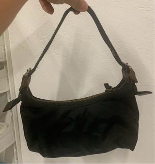 Bolso GAP Negro Hobo Baguette Ligero