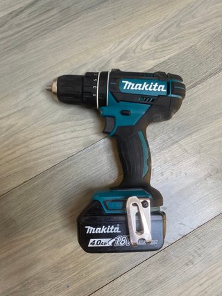Taladro percutor Makita 18V 4.0Ah