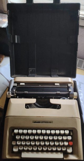 Olivetti Lettera 35 Máquina de Escribir (1974)
