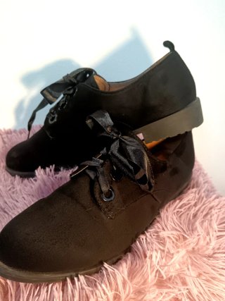Zapatos de ante con cordones de satén Hush Puppies