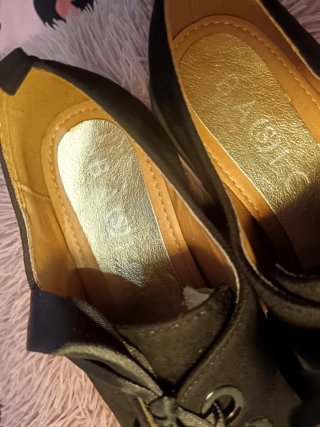 Zapatos de ante con cordones de satén Hush Puppies
