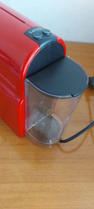 Macchina caffè Nespresso Krups Rossa