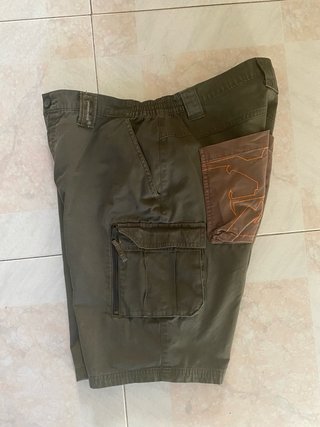 Bermudas hombre tipo cargo con 7 bolsillos