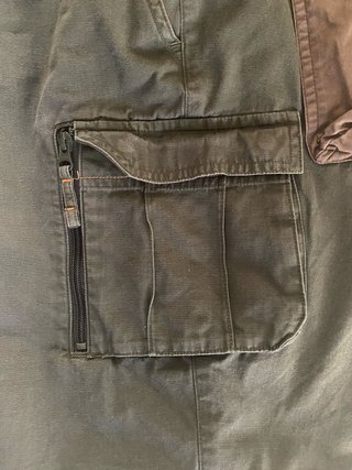 Bermudas hombre tipo cargo con 7 bolsillos
