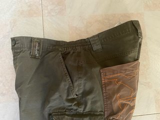 Bermudas hombre tipo cargo con 7 bolsillos