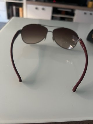 Gafas de sol Ray-Ban granate y plateadas