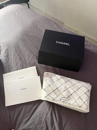Bolso Chanel Clásico Negro Chevron Mediano