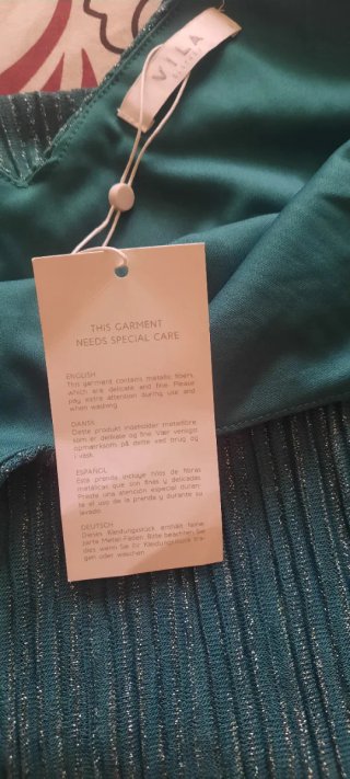 Vestido de tirantes plisado