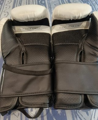 Saco y guantes de boxeo adultos marca Outshock