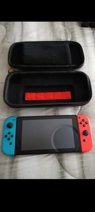 Nintendo Switch + Custodia + FIFA 21