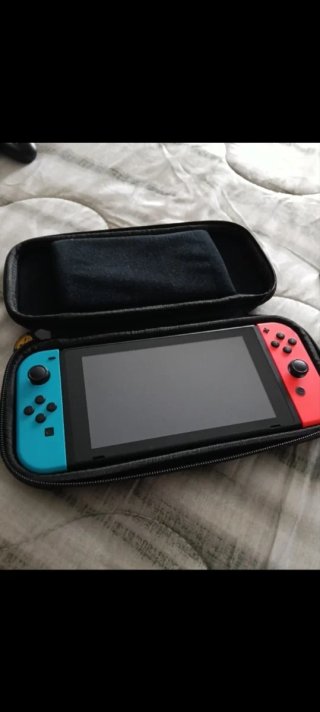 Nintendo Switch + Custodia + FIFA 21