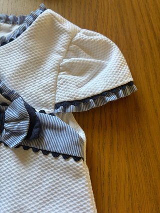 Conjunto bebé: vestido, braguita y capota