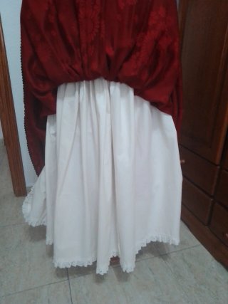 Falda y enagua tradicional