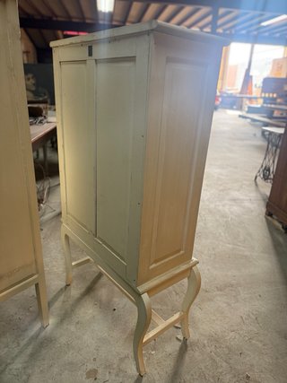 Alacena pequeña de madera
