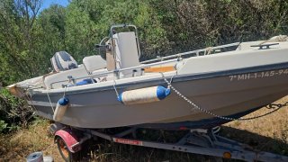 Barca planeadora para pesca y recreo