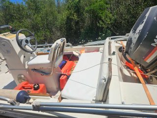 Barca planeadora para pesca y recreo