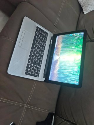 Portatile Hp 15-ac 8gb RAM ssd 250gb 15.6"
