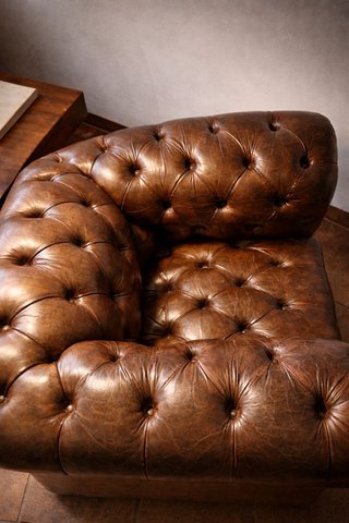 Sillón Chester Capitone completo Cuero Marrón