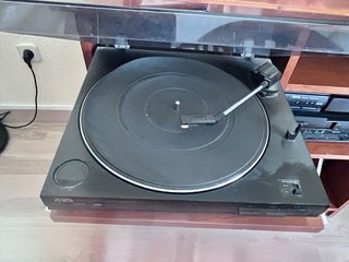 Cadena musical Aiwa con tocadiscos