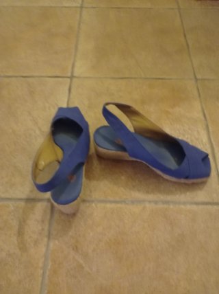 Zapatos de cuña verano azules