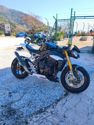 Triumph Speed Triple 1200 RS Negra/Blanca