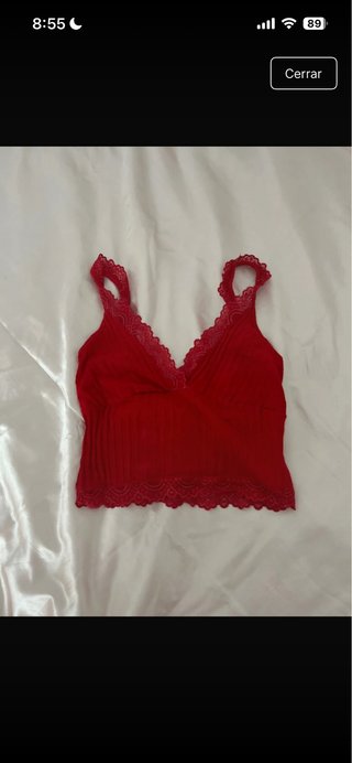 Camiseta roja con encaje