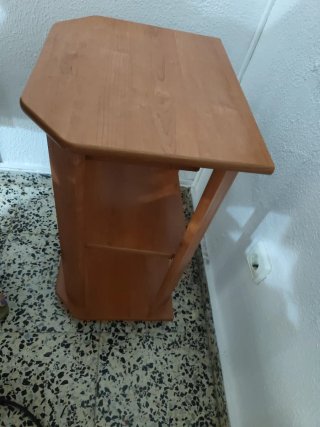 Mesa auxiliar de madera