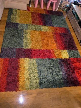 Alfombra salón multicolor pelo largo.