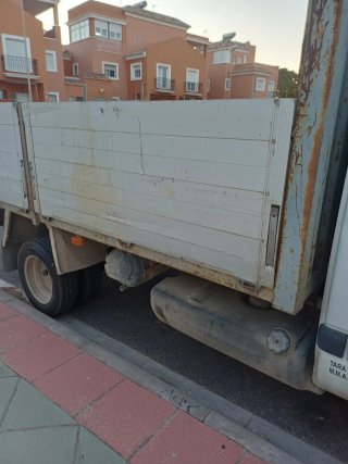 Se vende camión 3500 kilos basculante caja de 4x2