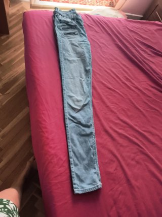 Pantalón vaquero Hollister con cremalleras