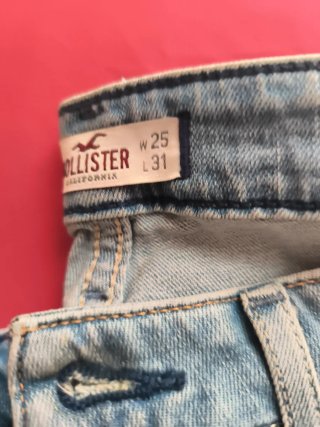 Pantalón vaquero Hollister con cremalleras