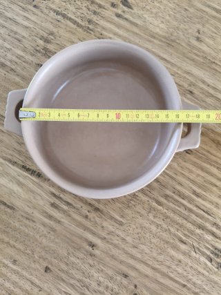 Tegame beige in ceramica con manici