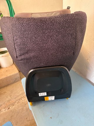 Silla de coche Bébé Confort y base para el coche