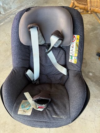 Silla de coche Bébé Confort y base para el coche