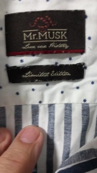 Camisa de rayas azul y blanca