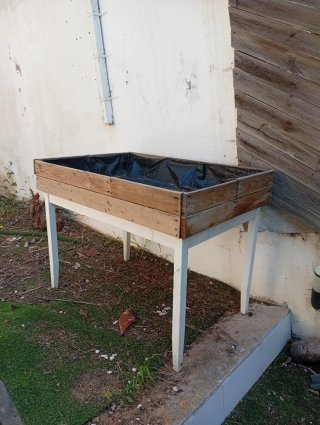 Mesa de cultivo huerto urbano
