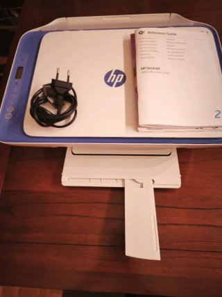 Impresora HP DeskJet Azul y Blanca