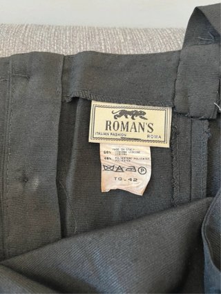 Vestito nero estivo con abbottonatura posteriore