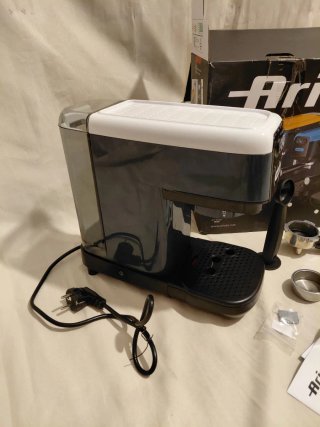 Cafetera Ariete Negra, azul y Blanca