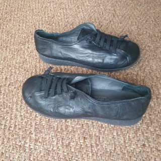 Zapato estilo Camper, piel, negros, talla 38-39