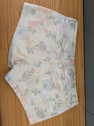 Pantalón corto floral Mango Talla M