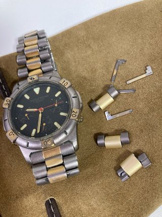 Reloj Seattle Titano Caballero Oro/Plata